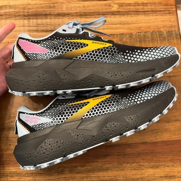 Brooks Caldera Blue and black Athletic Shoes - Picture 2 of 9